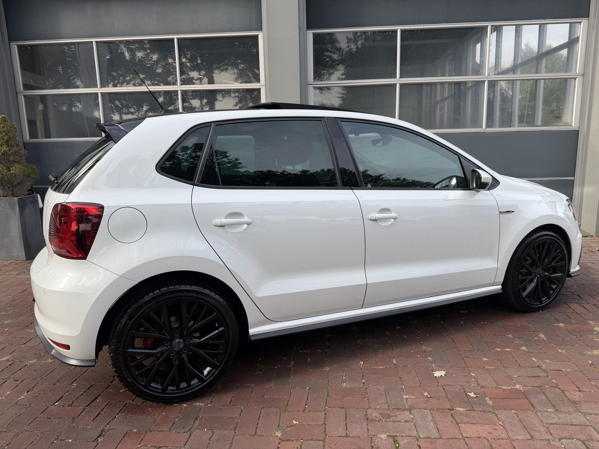 Volkswagen Polo 1.8 TSI GTI Automaat 200pk Bj 2015 Navi,Schu, Dealer onderhouden, Stof, Gebruikt, Wit