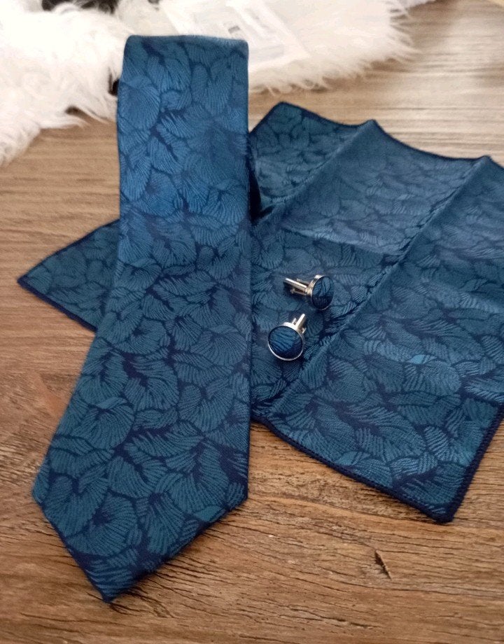 MOOIE SET BLAUWE STROPDAS,POCHET,MANCHETKNOPEN NIEUW NU 20€, Ophalen of Verzenden, Nieuw, Blauw