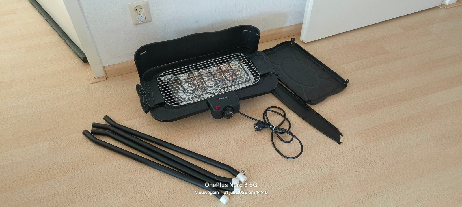 weinig gebruikte elektrische barbecue, €10, Ophalen, Zo goed als nieuw