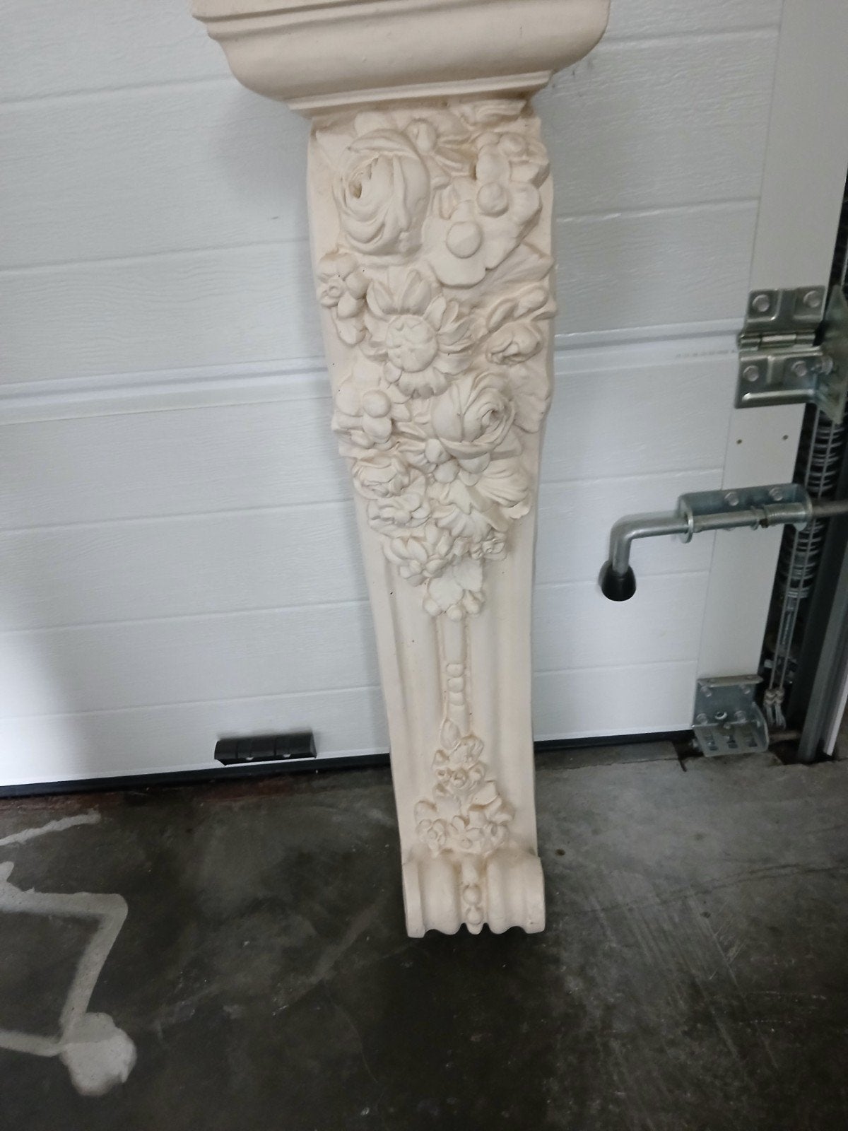 Decoratieve wandconsole met bloemmotief 2 stuks, Ophalen of Verzenden, Gebruikt