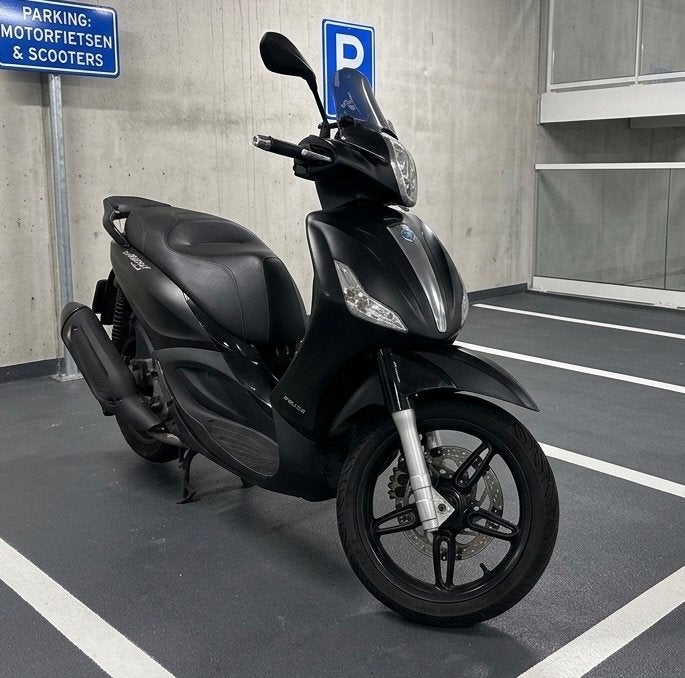 Piaggio Beverly 350 police motorscooter - Zwart 2018, Ophalen, Gebruikt, Benzine, Overige modellen