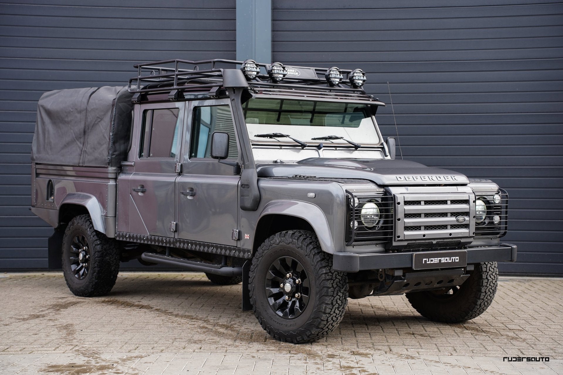 Land Rover Defender 2.2 D 130" S Crew Cab | Automaat | Grote, Automaat, Gebruikt, Zwart, 4 cilinders