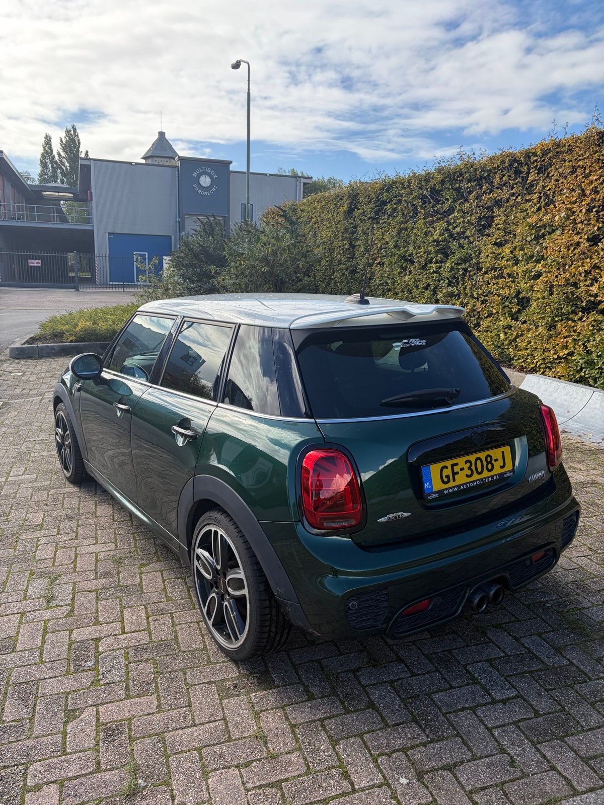 Mini 2.0 Cooper S 5D AUT 2015 Groen, Auto's, 1998 cc, Origineel Nederlands, Particulier, 57 €/maand