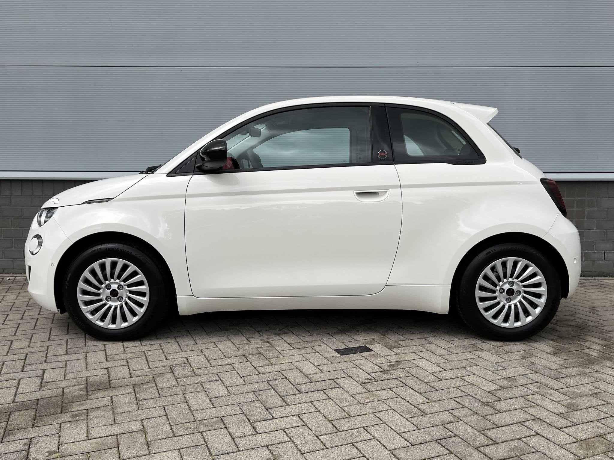Fiat 500 E RED 42 kWh | Apple Carplay / Android Auto | Achte, Auto's, Fiat, Dealer onderhouden, Stof, Gebruikt, 118 pk