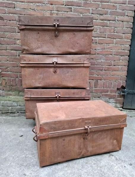 Oude vintage metalen kisten India, Huis en Inrichting, Woonaccessoires | Kisten, Minder dan 50 cm, 50 tot 100 cm, T, Ophalen of Verzenden