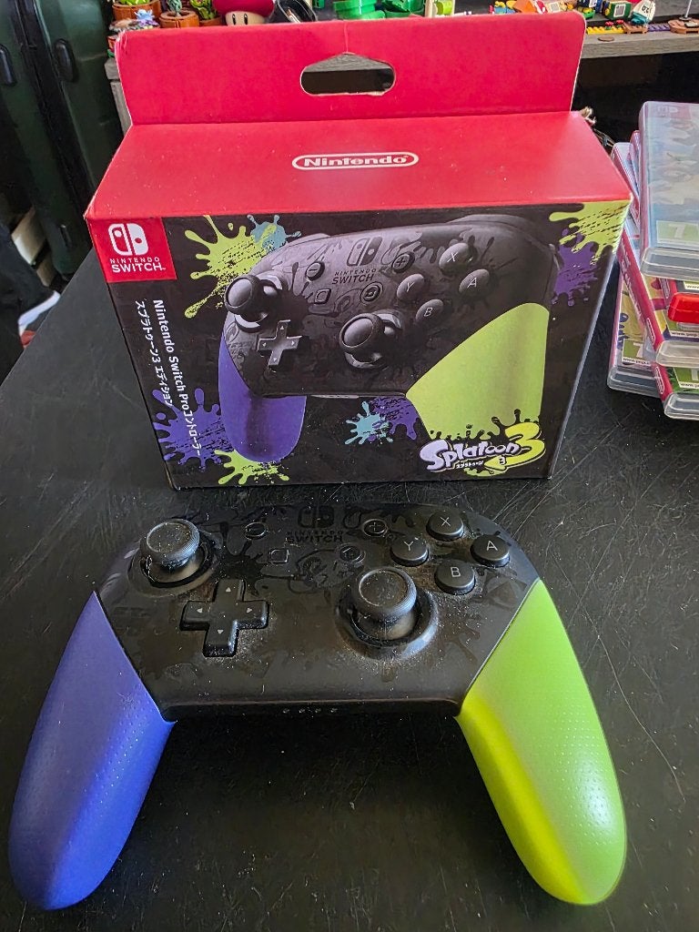 Switch Pro Controller - Splatoon 3 versie, Spelcomputers en Games, Ophalen, Overige genres, 1 speler, Zo goed als nieuw