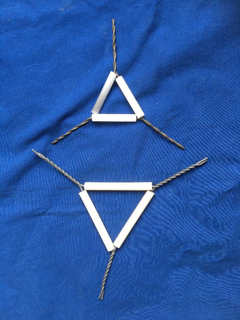 2 Pijpstelen draaddriehoekjes(laboratorium), Ophalen of Verzenden, Nieuw