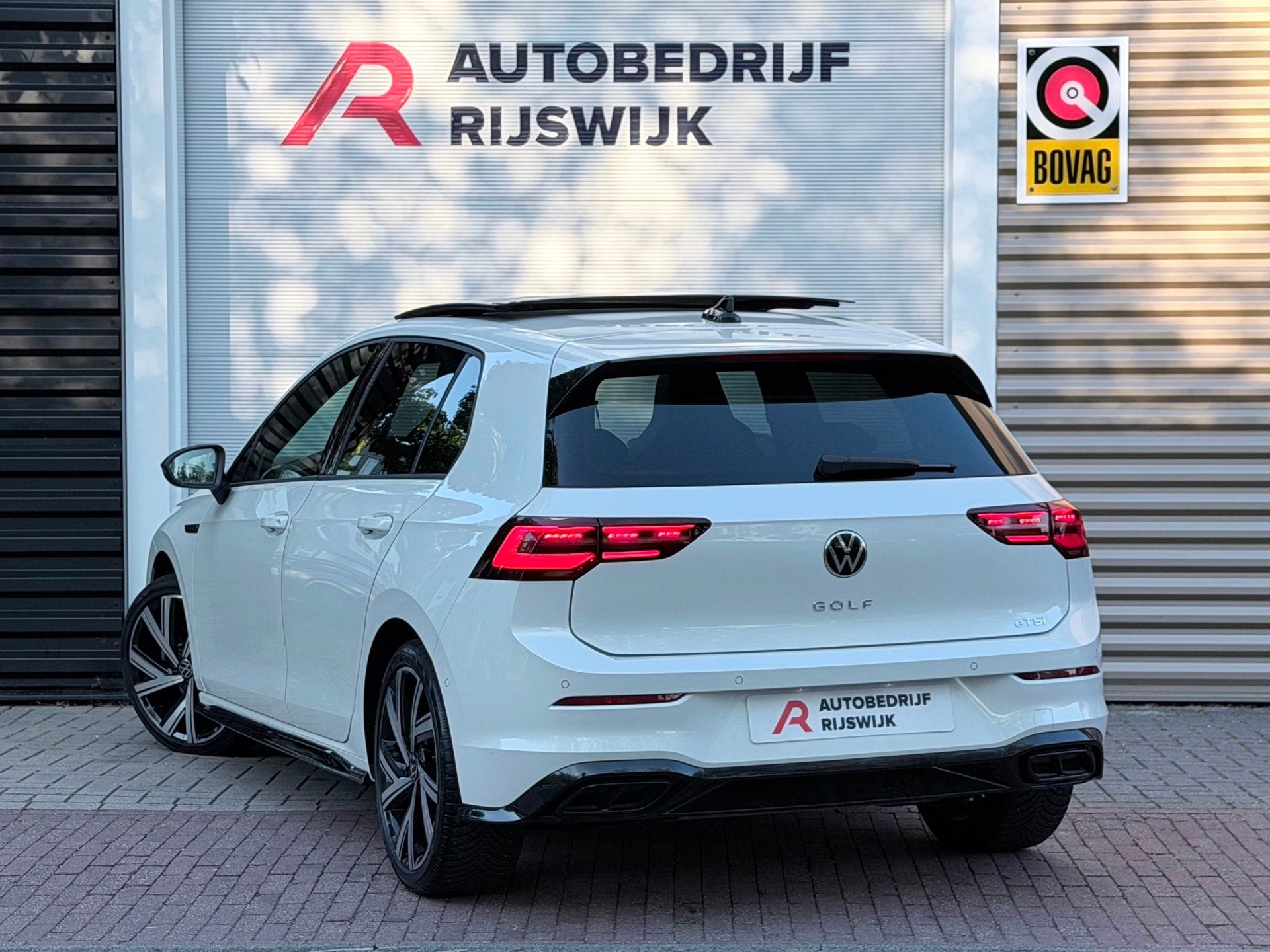 Volkswagen Golf 1.5 TSI 3x R-Line Pano/HuD/Matrix, 12 maanden, 4 cilinders, Alcantara, Wit