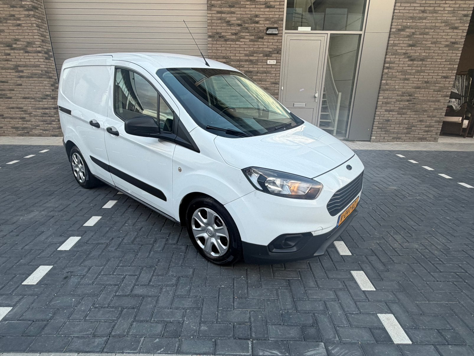 Ford Transit Courier 1.5 Tdci 75pk 2019 Euro6 NAP, Voorwielaandrijving, Dealer onderhouden, Stof, 74 pk