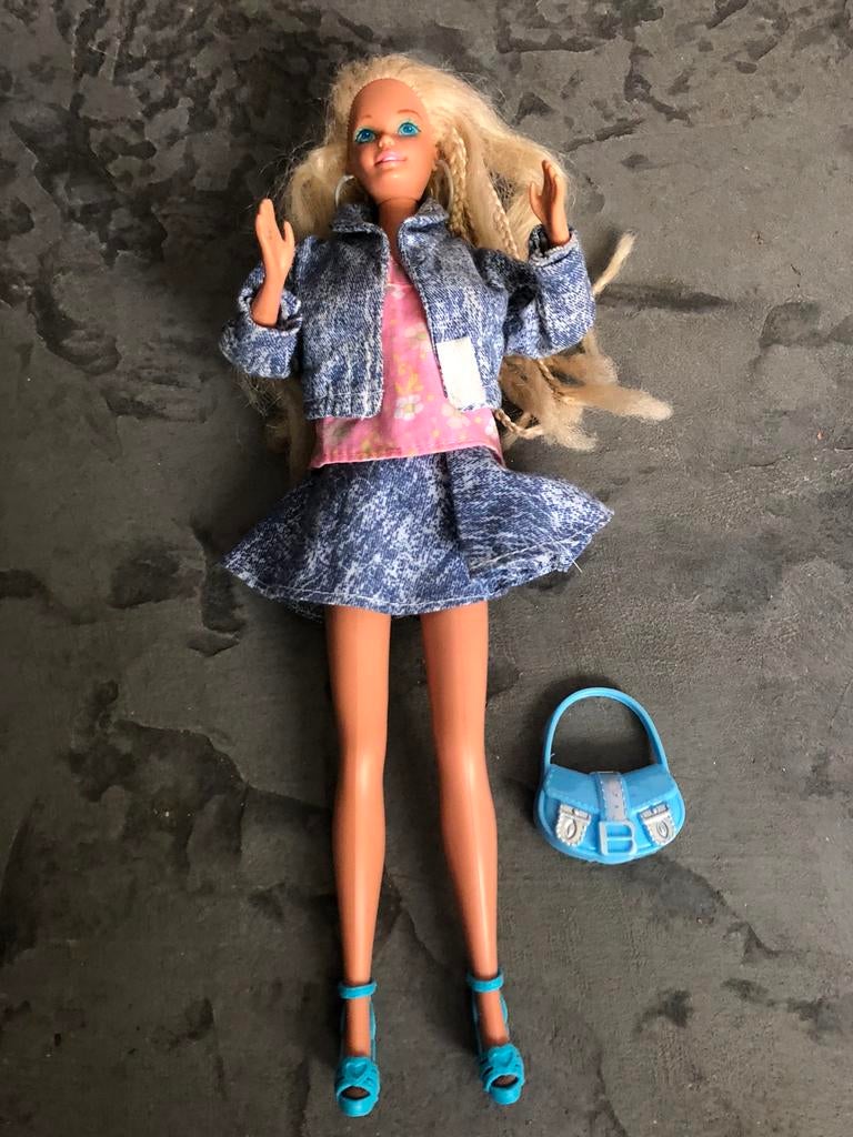 Vintage barbie 1966 mattel  in genuwine denim outfit, Ophalen, Zo goed als nieuw, Fashion Doll