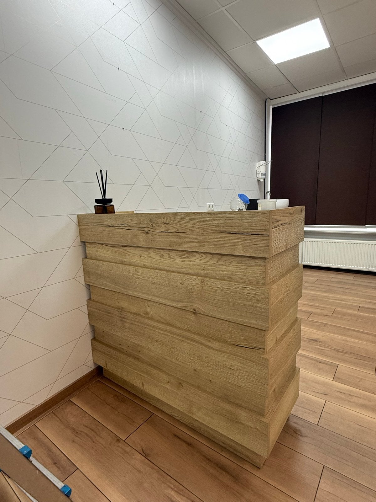 Moderne houten receptiebalie / toonbank, Ophalen, Zo goed als nieuw