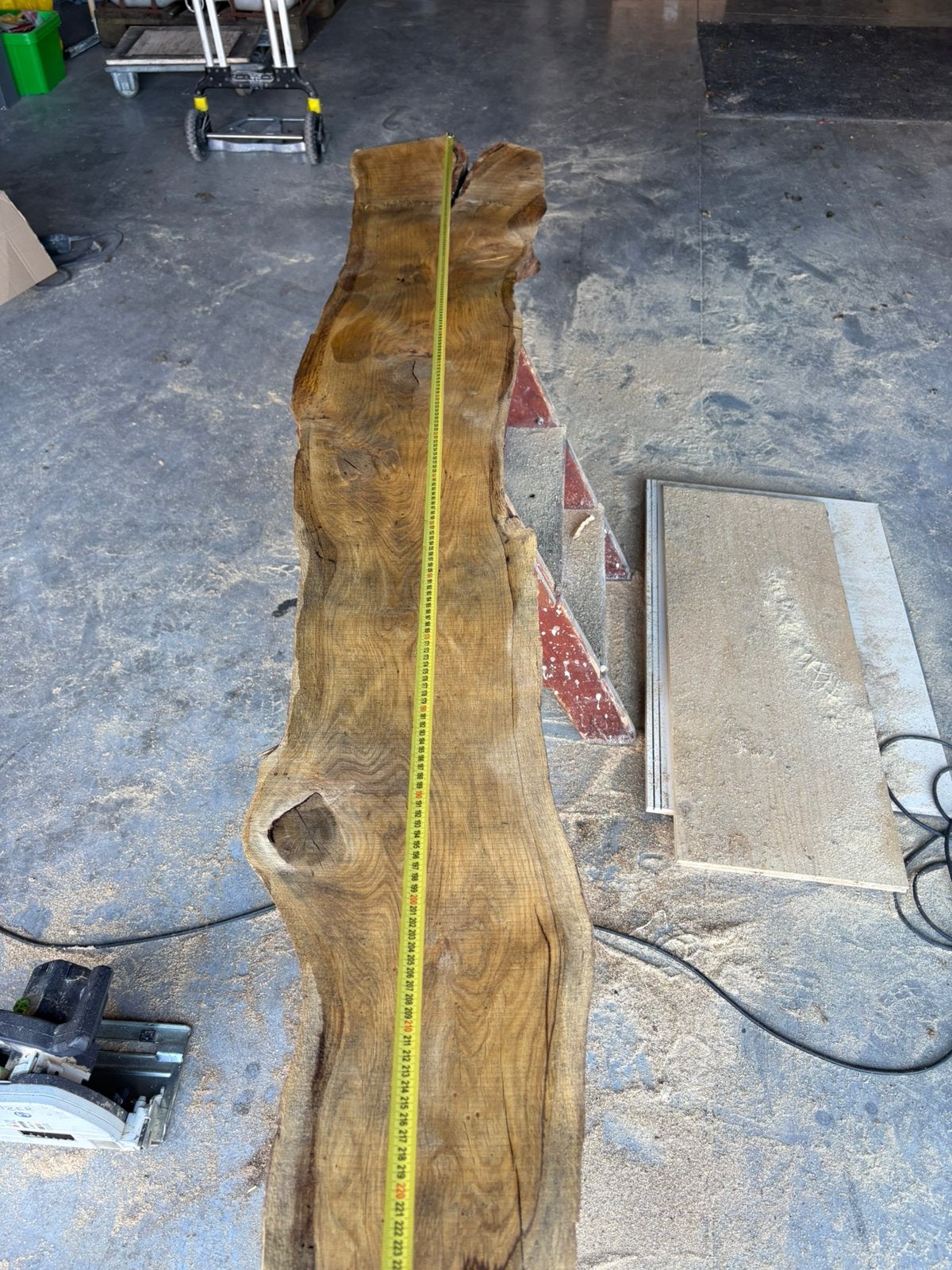 Eiken boomschors plank 223 cm lang 4 cm dik, Doe-het-zelf en Verbouw, Hout en Planken, Ophalen, 25 tot 50 mm, Eiken, Zo goed als nieuw