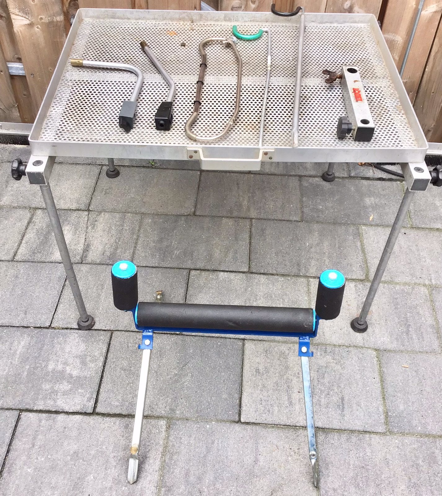 VIS PLATFORM MET AFSTEEKROLLER, HENGELSTEUNEN EN ACCESSOIRES, Ophalen of Verzenden, Gebruikt, Overige typen