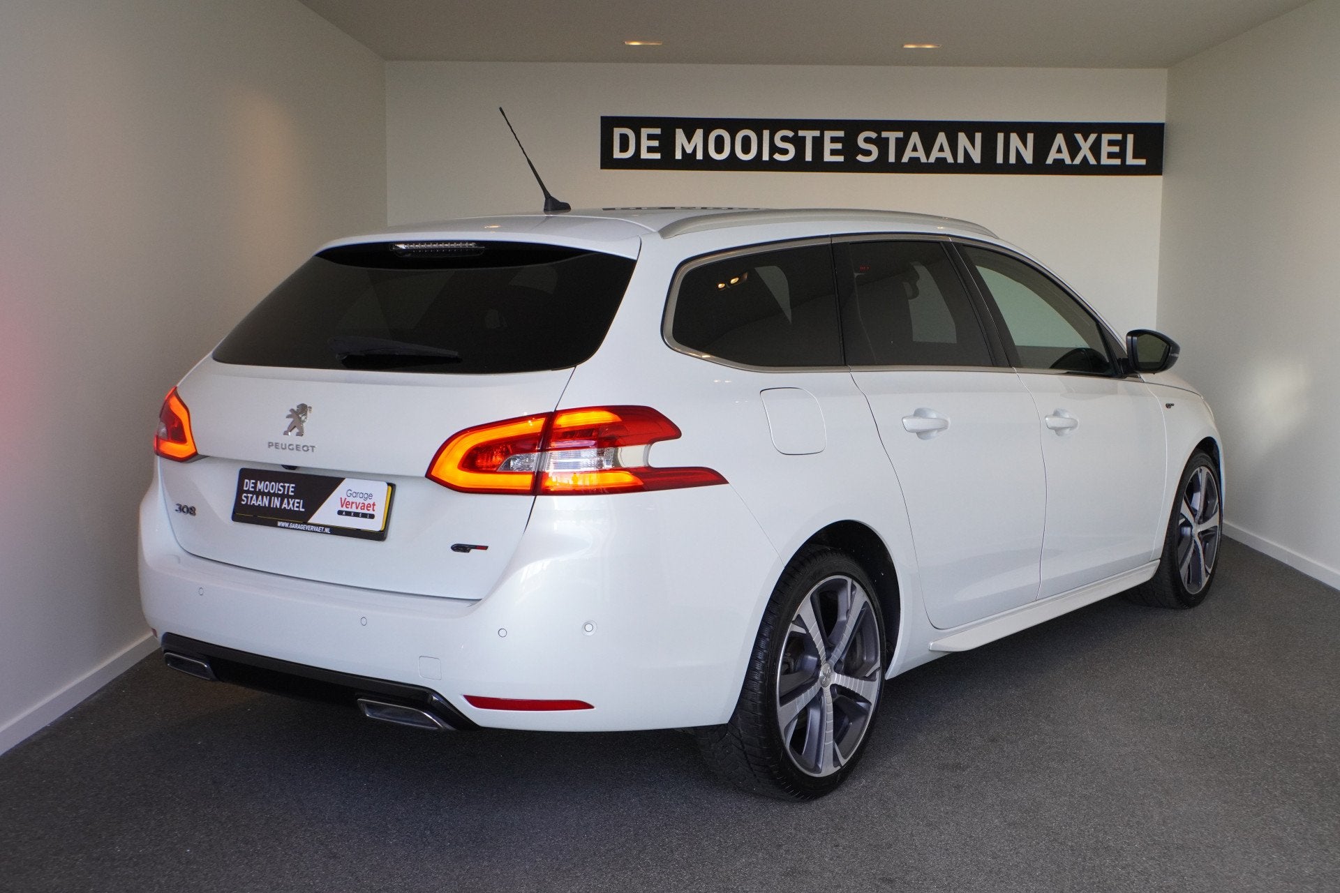 Peugeot 308 SW 1.2 PureTech GT-line (bj 2020), Voorwielaandrijving, Gebruikt, 1199 cc, Leder en Stof