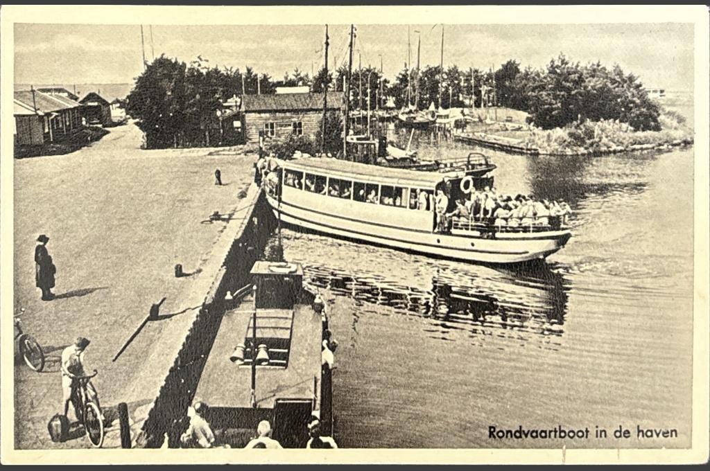 Harderwijk, rondvaartboot in de haven, Ophalen of Verzenden, 1940 tot 1960, Ongelopen, Groningen