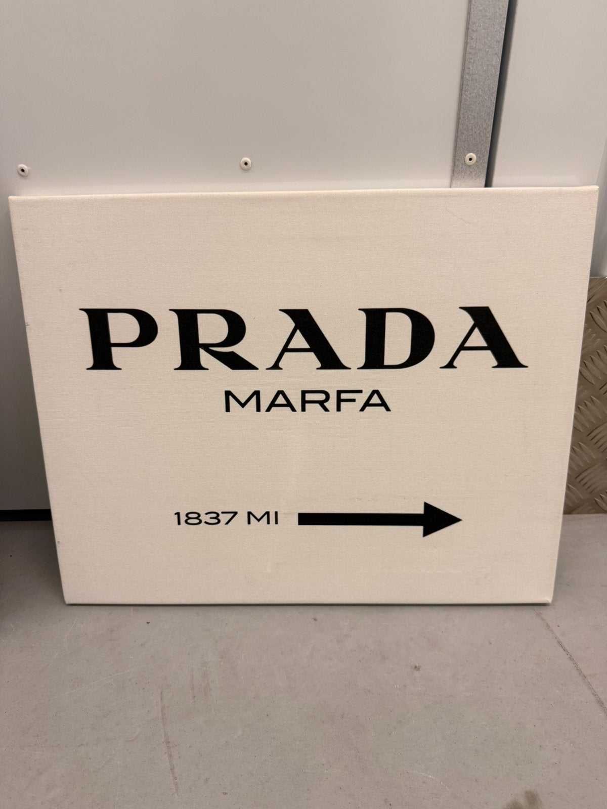 Canvas schilderij Prada, Huis en Inrichting, Woonaccessoires | Schilderijen, Tekeningen en Foto's, Ophalen of Verzenden, Zo goed als nieuw
