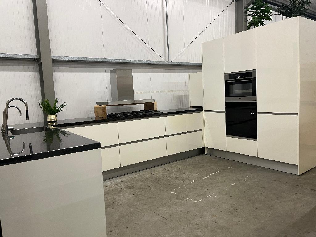 Ruime u keuken !! Volop keus keukens !!, Huis en Inrichting, Keuken | Complete keukens, Ophalen, Gebruikt, Graniet of Steen, Dubbelwandige keuken