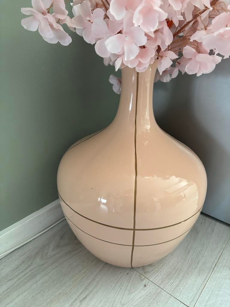 Grote beige vaas met decoratieve lijnen, Antiek en Kunst, Ophalen of Verzenden