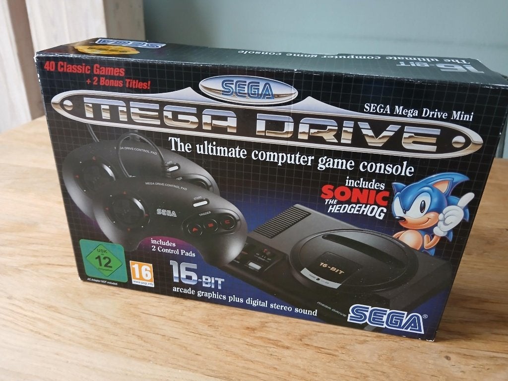 Sega Mega Drive mini inclusief 42 Games, Ophalen of Verzenden, Zo goed als nieuw, Met 2 controllers, Mega Drive