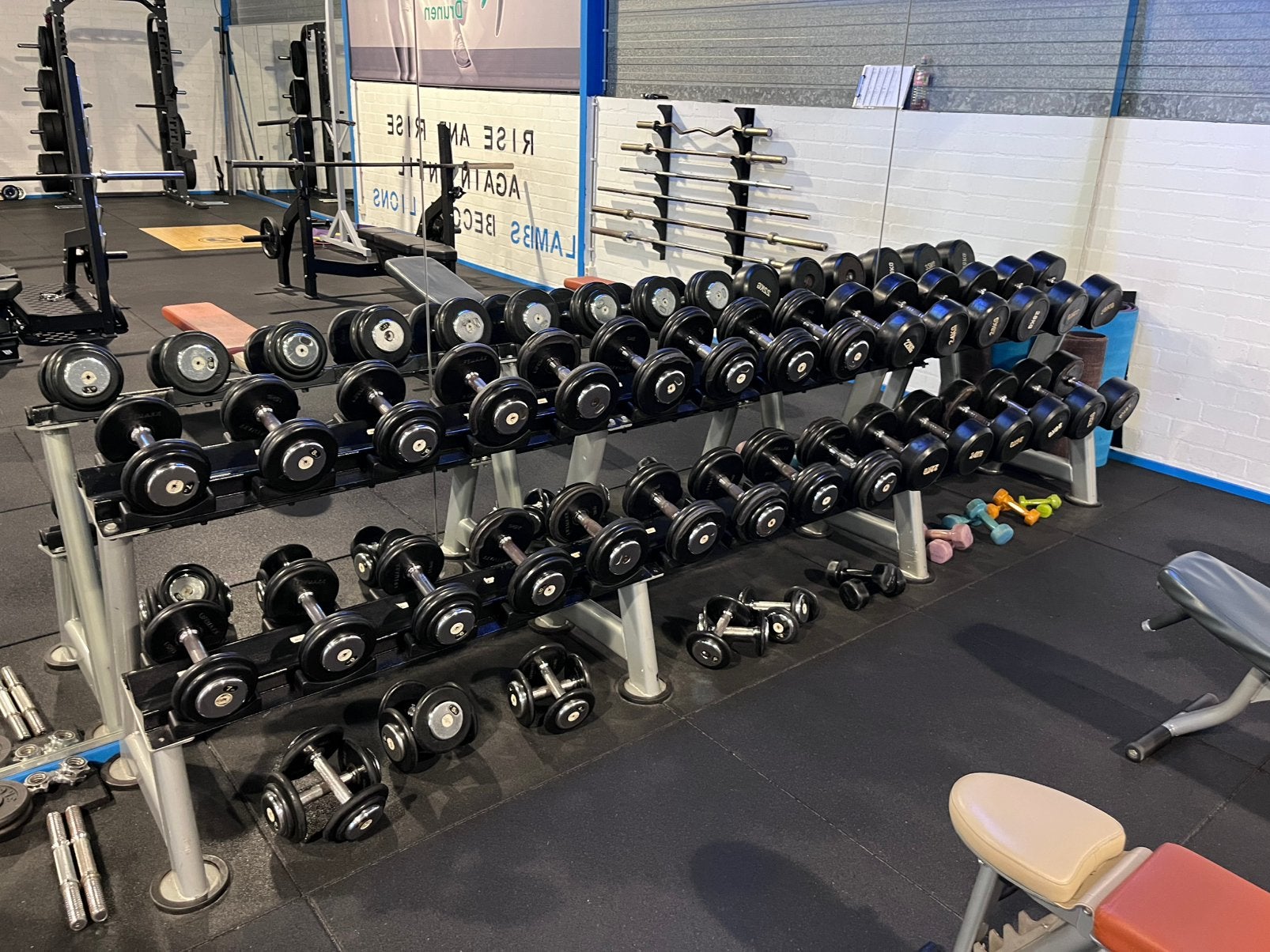 Dumbbellset met racks 7 t/m 36kg 564kg in totaal, Ophalen, Gebruikt
