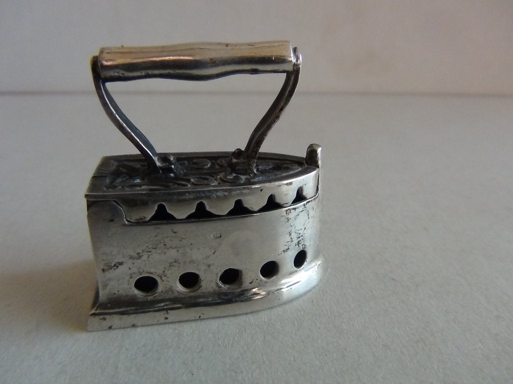 Miniatuur zilver FA6 strijkijzer zilveren miniaturen, Antiek en Kunst, Verzenden, Zilver