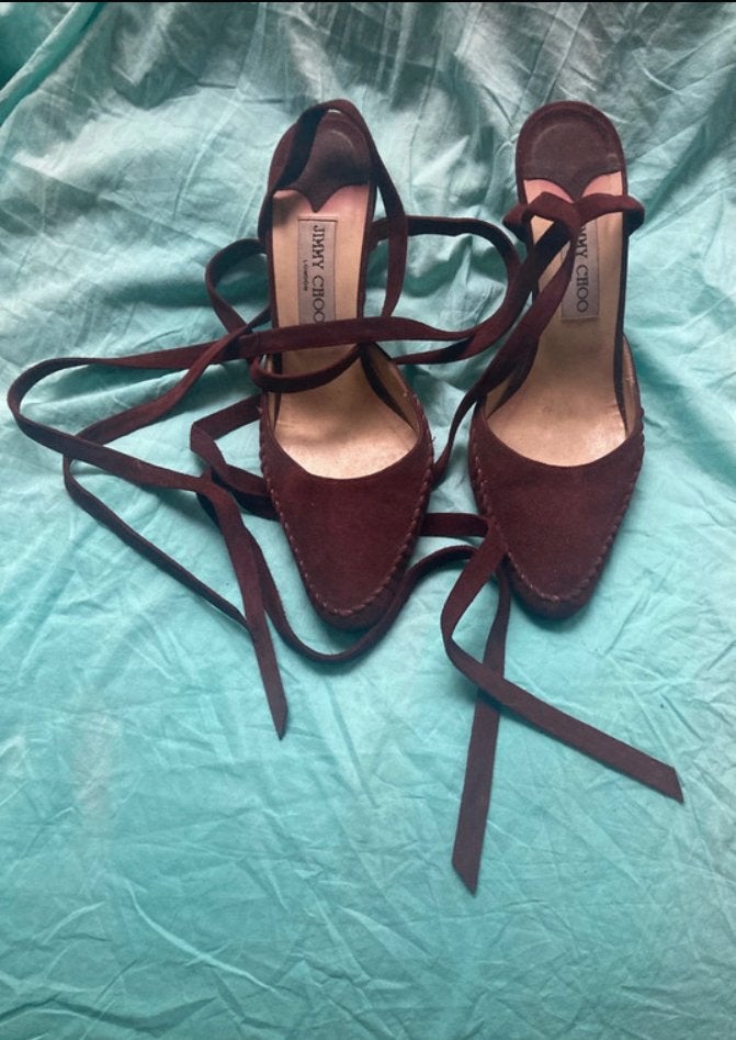 Jimmy Choo suede hakken, heel goede staat, 38,5, red, Kleding | Dames, Ophalen, Zo goed als nieuw, Schoenen met hoge hakken, Rood