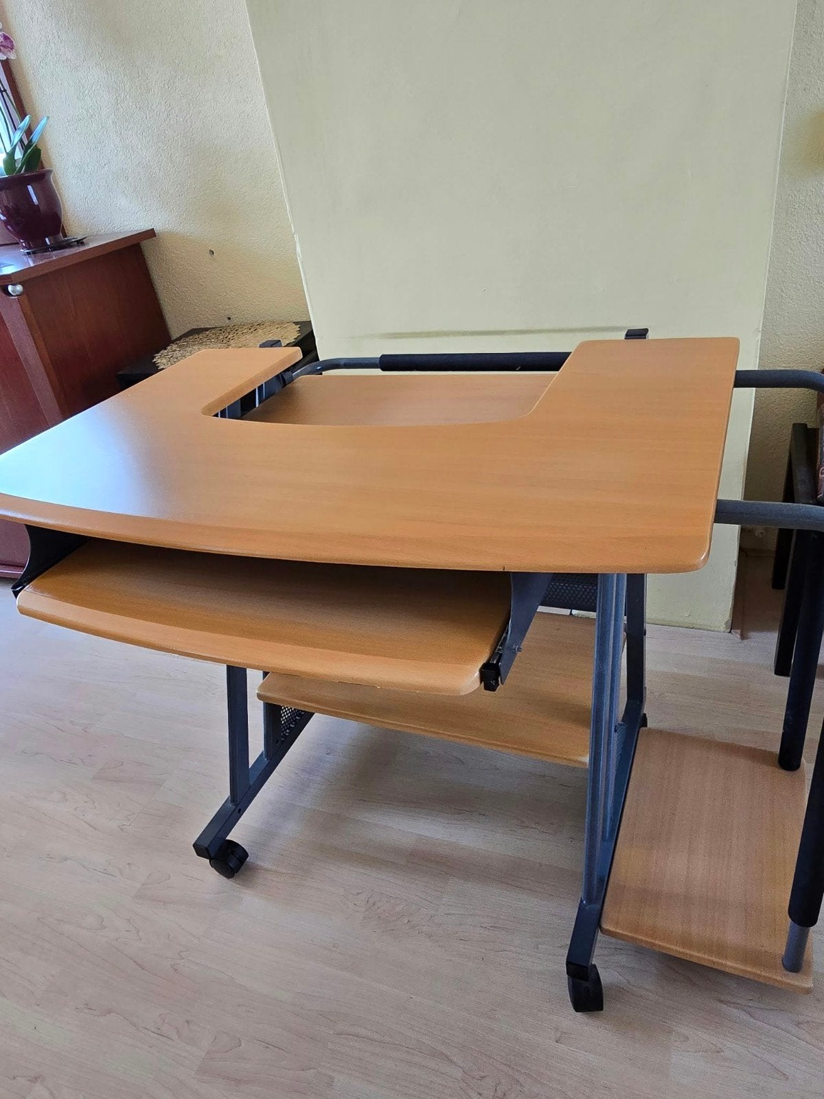 (Computer)Bureau, Ophalen, 105 cm, Gebruikt, Computerbureau