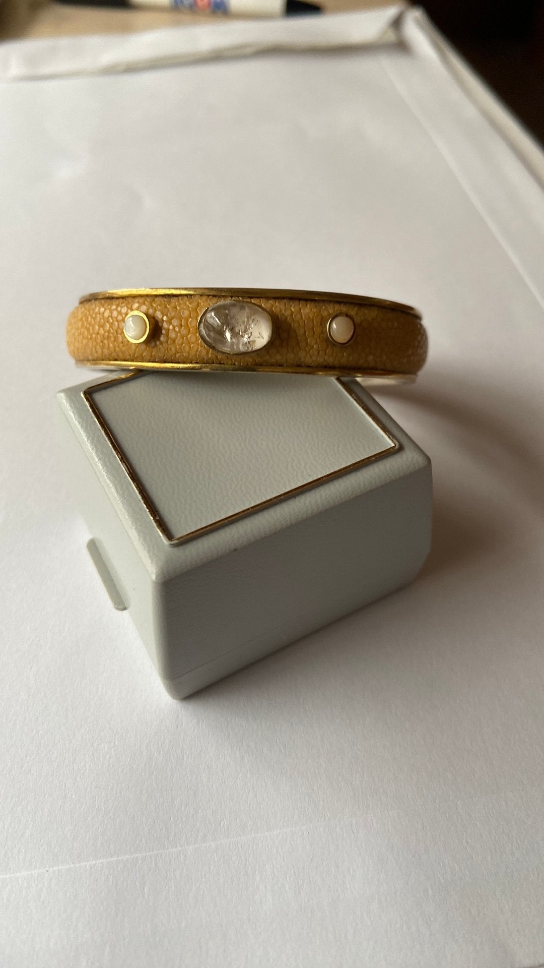 Cristina Ramella armband 24 k goud verguld met roggehuid., Ophalen of Verzenden, Goud, Armband, Verguld