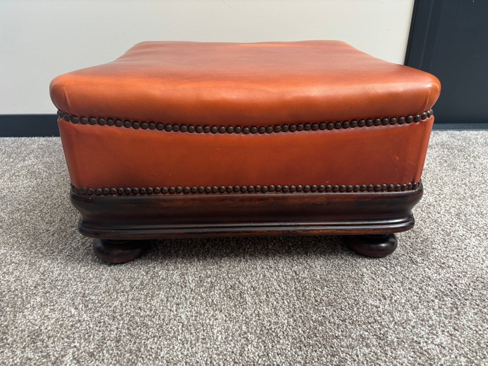 Vintage poef (Chesterfield stijl), Ophalen, Zo goed als nieuw, Rechthoekig