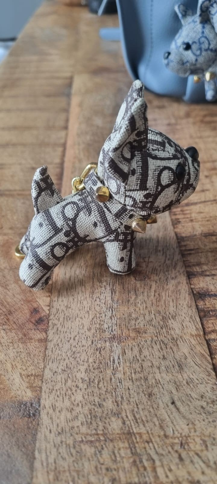 Dior Accessoire: Schattige Hond Sleutelhanger, Ophalen, Zo goed als nieuw, Beige, Overige typen
