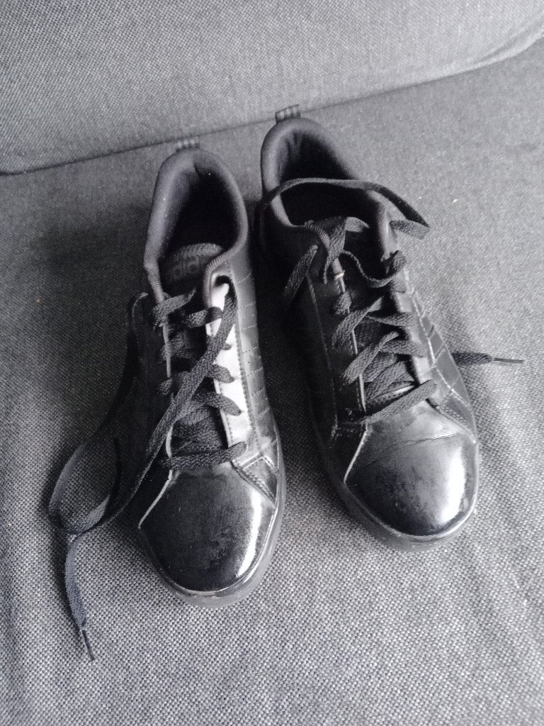 Weinig gedragen Adidas schoenen in de maat 41 1/3, Kleding | Heren, Schoenen, Ophalen of Verzenden, Adidas, Gedragen, Sportschoenen