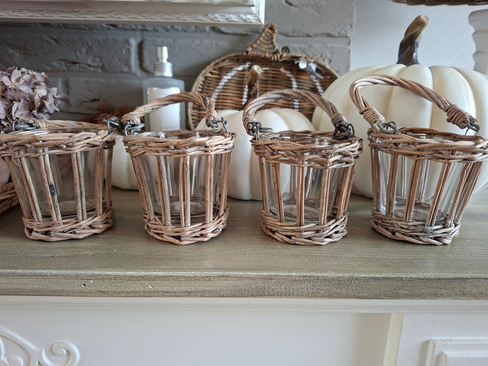 Set van 4 rieten windlichtjes met glazen houder, Ophalen of Verzenden, Natuurlijk materiaal, Bruin, Landelijk