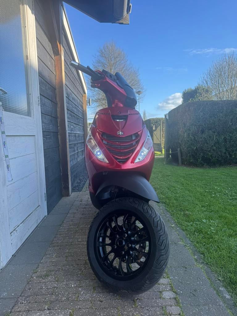 Piaggio zip A2-150CC. Netjes!, Fietsen en Brommers, Ophalen of Verzenden, Zo goed als nieuw, Benzine, Zip