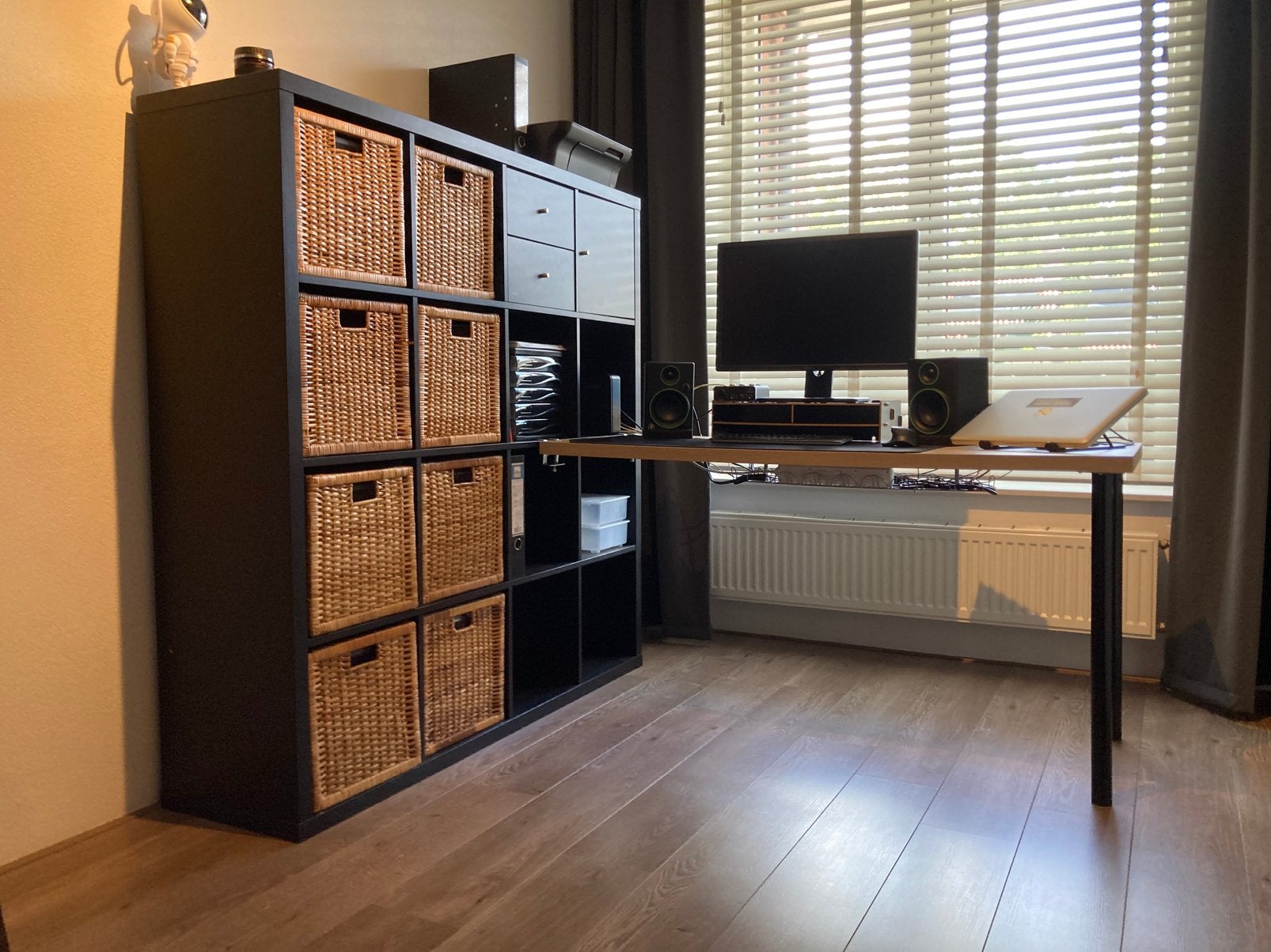 Kallax 4x4, bureau- tafel, inzet en manden (complete set), Ophalen, Gebruikt