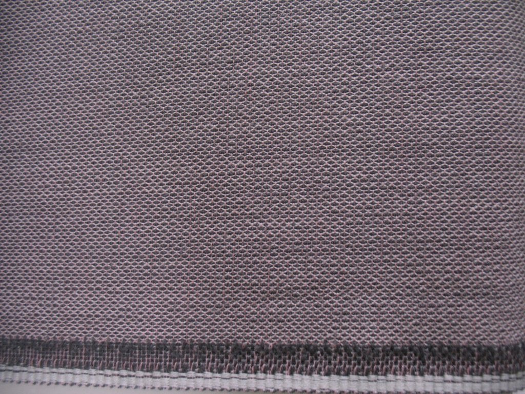 Gabriel Crisscross 1103 roze op grijs; 2x restant meubelstof, Hobby en Vrije tijd, Wol, 120 cm of meer, Ophalen of Verzenden, Roze