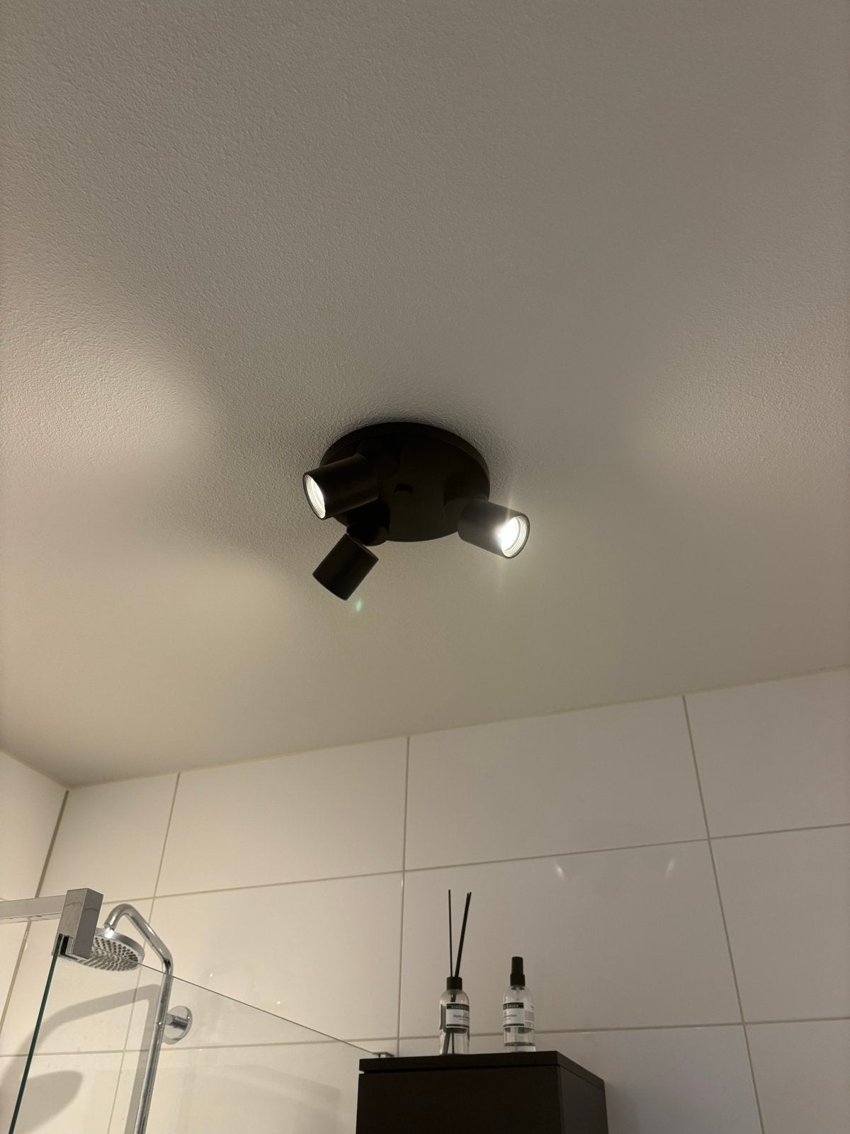 Zwarte plafondlamp IKEA, Huis en Inrichting, Lampen | Plafondlampen, Ophalen of Verzenden, Zo goed als nieuw, Metaal