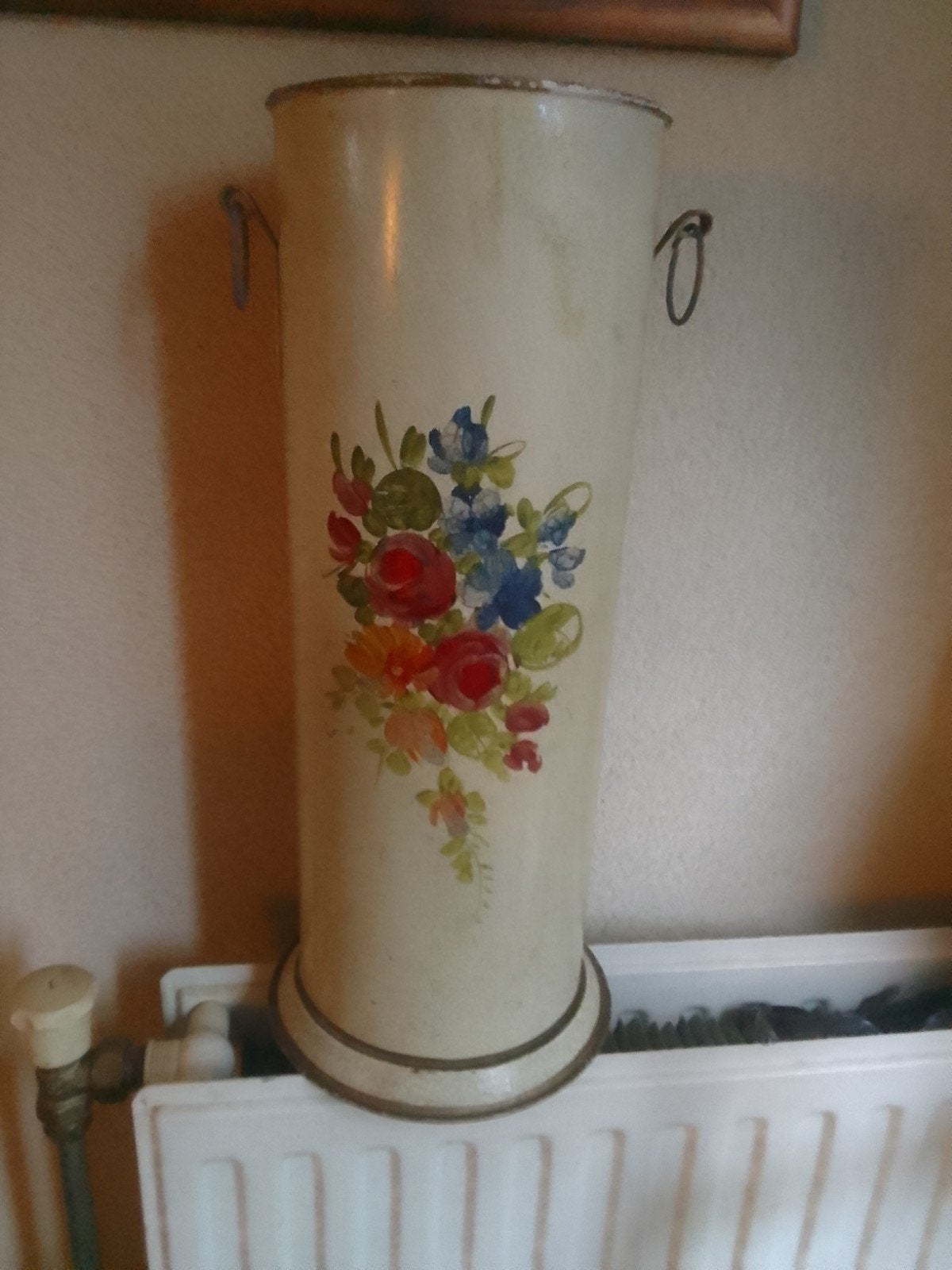 Ronde hoge paraplubak met bloemmotief en binnenbakje, Ophalen of Verzenden, Gebruikt, Metaal