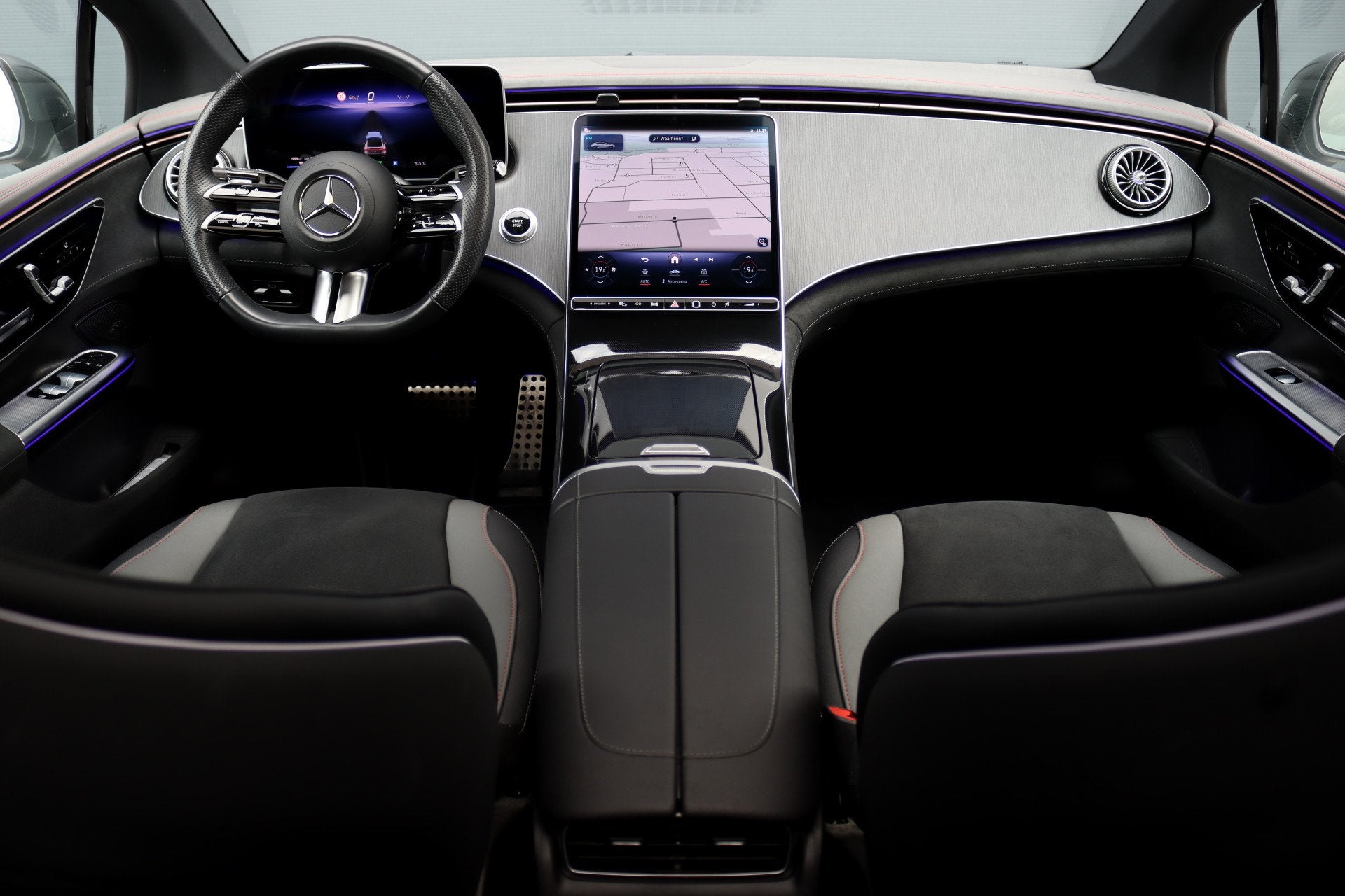 Mercedes-Benz EQE 300 AMG Line 90 kWh | Luchtvering | Distro, Auto's, Dealer onderhouden, Achterwielaandrijving, Zwart, EQE