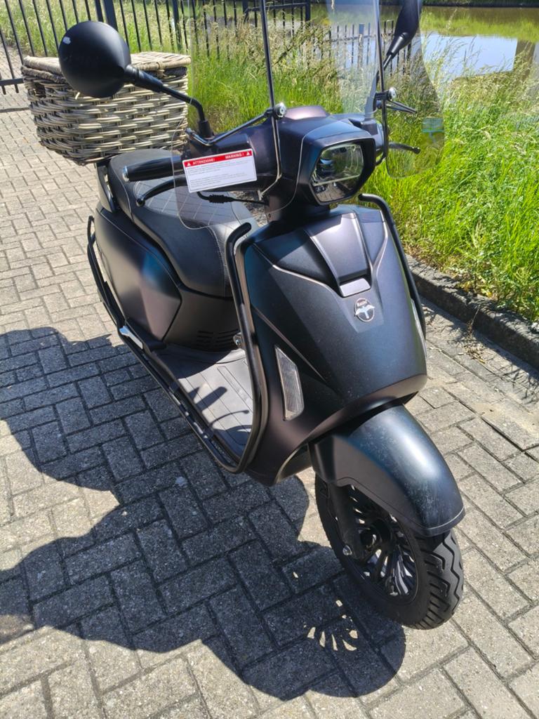 Zo goed als nieuwe scooter berinni m62,nieuwe type., Ophalen of Verzenden, Zo goed als nieuw, Benzine, Overige merken