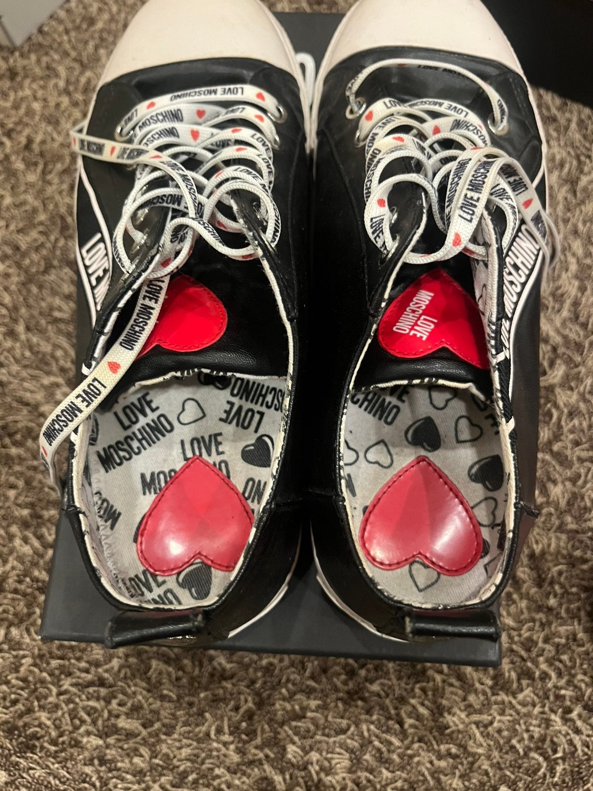 Moschino dames, Ophalen of Verzenden, Zo goed als nieuw, Zwart, Sneakers of Gympen
