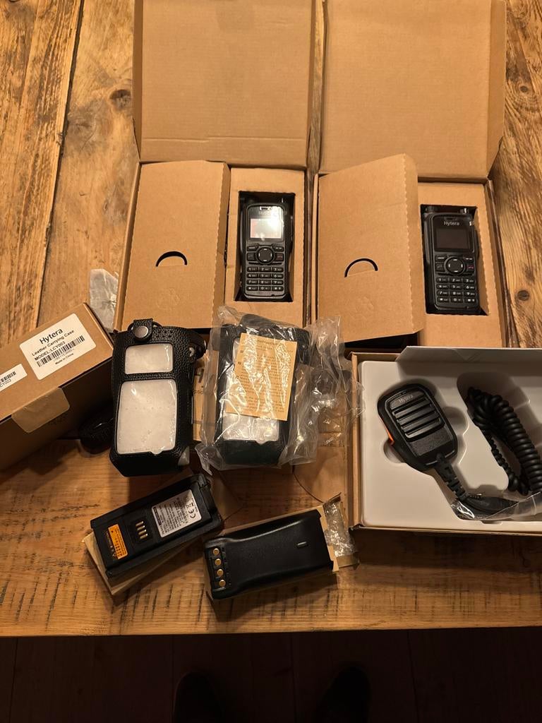 Hytera PT580H Plus F4 set portofoons met accesoires, 5 tot 15 km, Ophalen of Verzenden, Zo goed als nieuw, Portofoon of Walkie-talkie