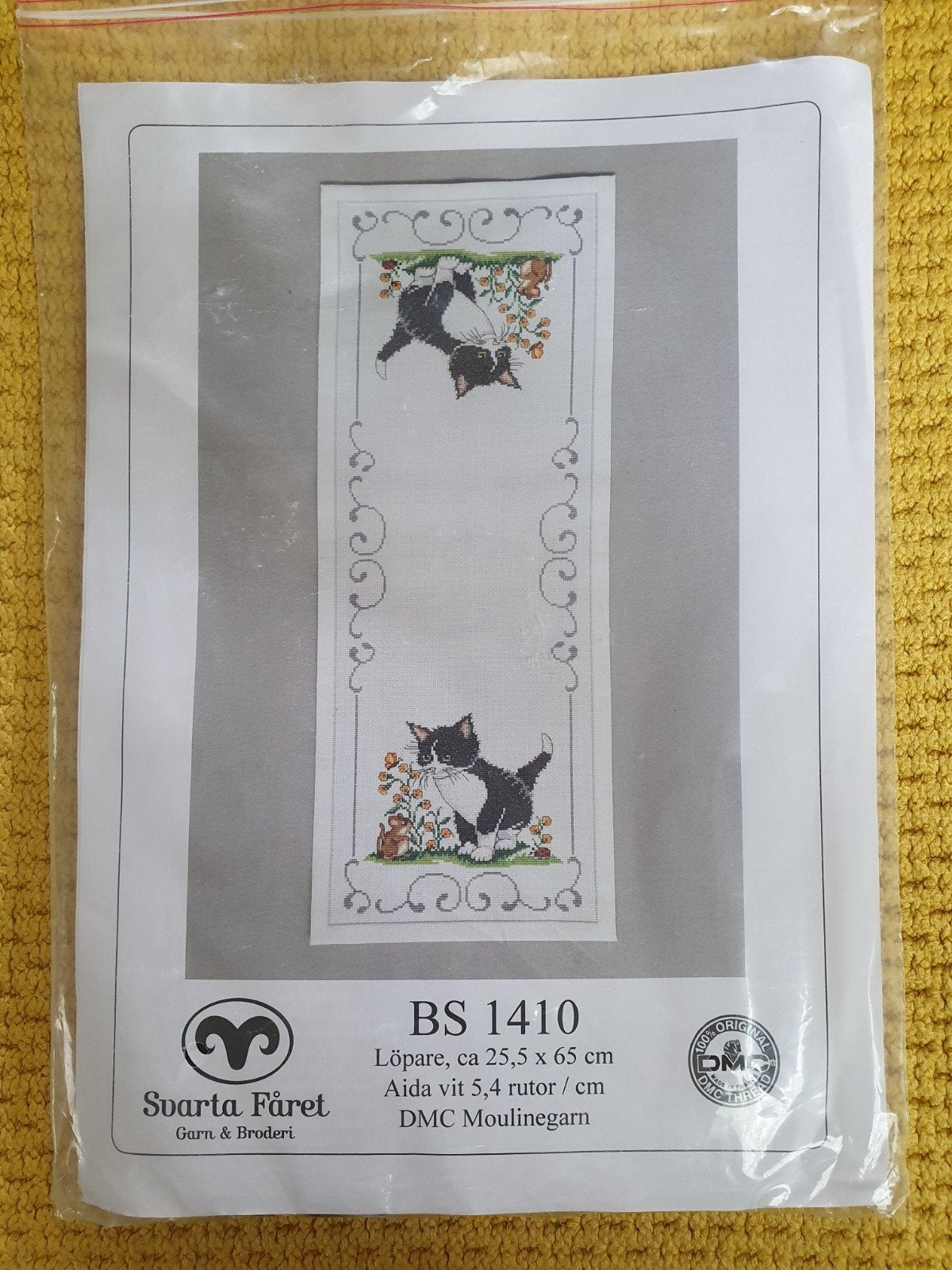 nieuw! vintage zweeds kitten tafelloper borduurpakket, Hobby en Vrije tijd, Verzenden, Nieuw, Borduurpakket
