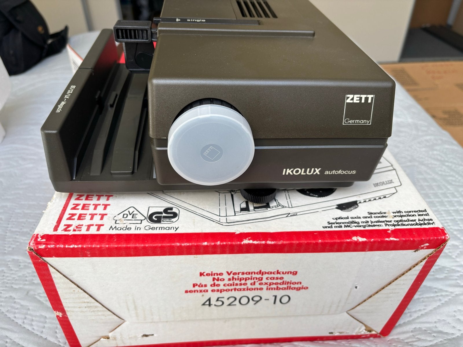ZETT IKOLUX autofocus diaprojector met accessoires, Audio, Tv en Foto, Ophalen of Verzenden, Zo goed als nieuw, Met scherm