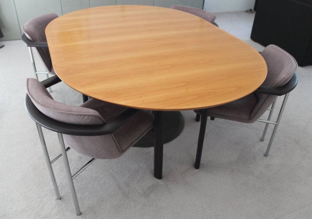 Leolux eettafel Trias, 100 tot 150 cm, Ophalen of Verzenden, Zo goed als nieuw, 150 tot 200 cm