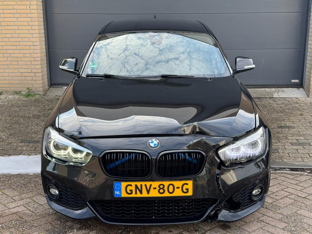 BMW 1-Serie 120i 184pk Aut 2018 Zwart, Auto diversen, Schadeauto's, 1998 cc, Zwart, Benzine, BMW