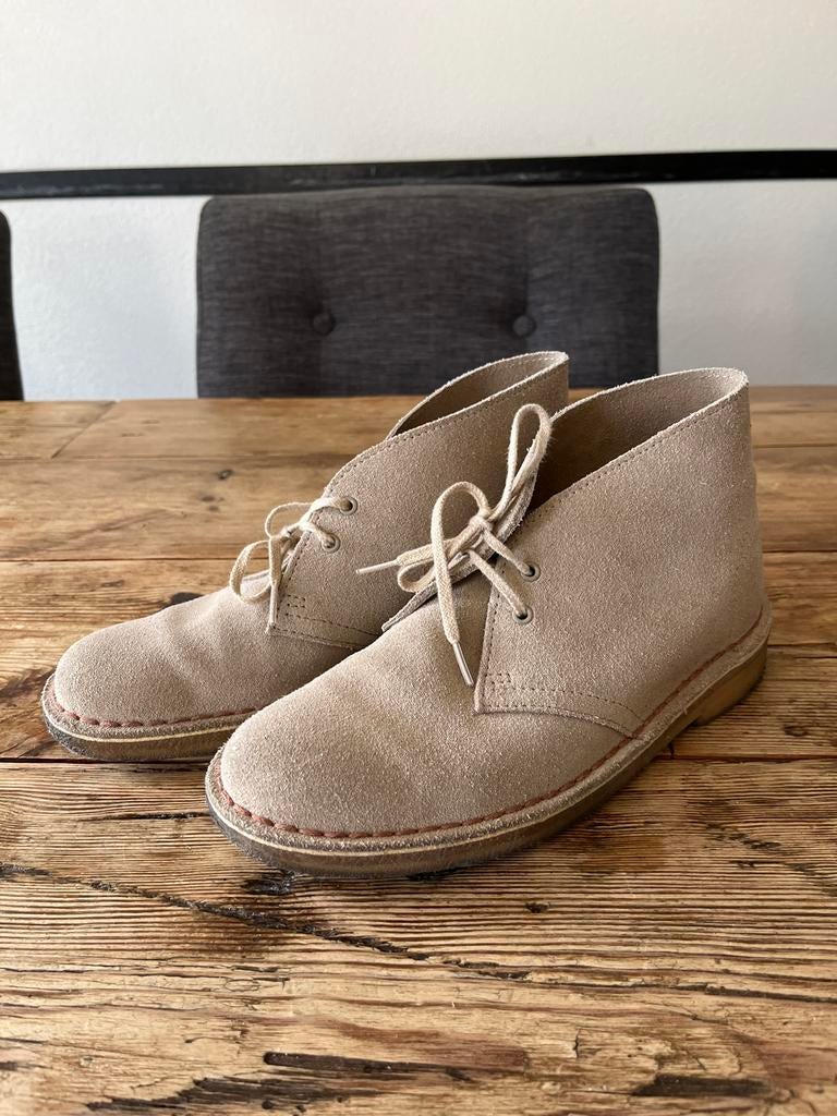Clarks Originals suède schoenen, Ophalen of Verzenden, Gedragen, Beige, Lage of Enkellaarzen