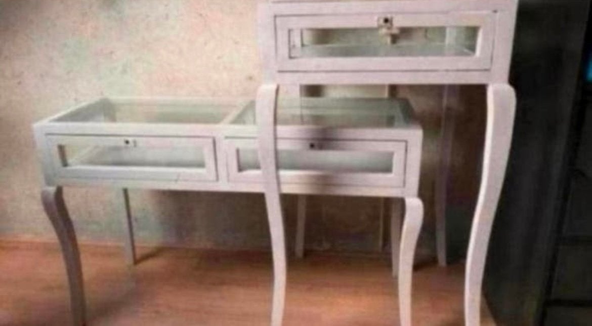 POLS POTTEN Curved sidetable/vitrinekast, Ophalen, 100 tot 150 cm, Glas, Zo goed als nieuw