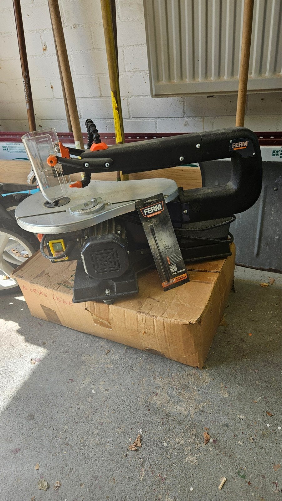 Ferm Figuurzaagmachine - Zo goed als nieuw, Doe-het-zelf en Verbouw, Gereedschap | Zaagmachines, Ophalen, Minder dan 30 mm, Figuurzaag