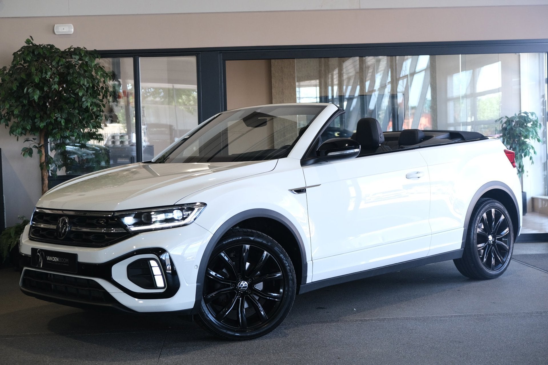 Volkswagen T-Roc Cabrio 1.5 TSI 2x R-Line DSG Facelift IQ Le, Adaptive Cruise Control, 4 cilinders, Wit, Origineel Nederlands