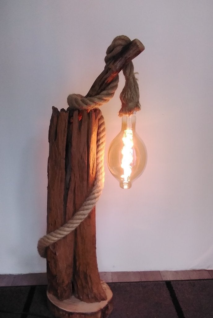 Unieke handgemaakte houten tafellamp met touw, H 85cm, Natuurlijk materiaal, E27 (groot), Zo goed als nieuw, Minder dan 100 cm